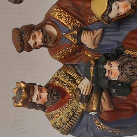 Beautiful Vintage Nativity Scene - Picture 13 of 17